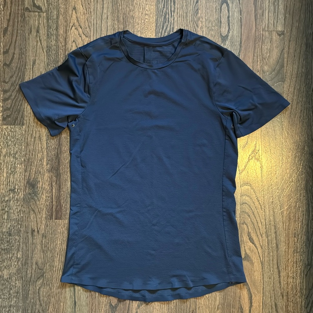 Lululemon Men’s Short Sleeve Athletic Shirt Blue Size Small